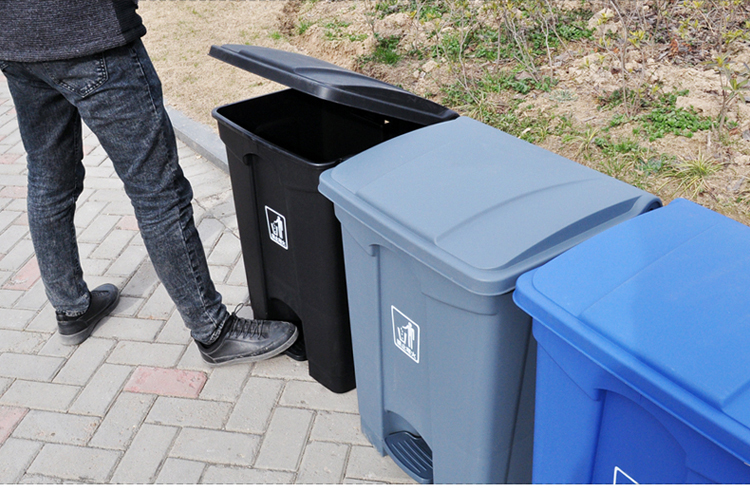 flat trash can